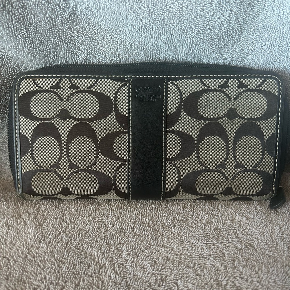 Coach Signature Black and Cream Wallet